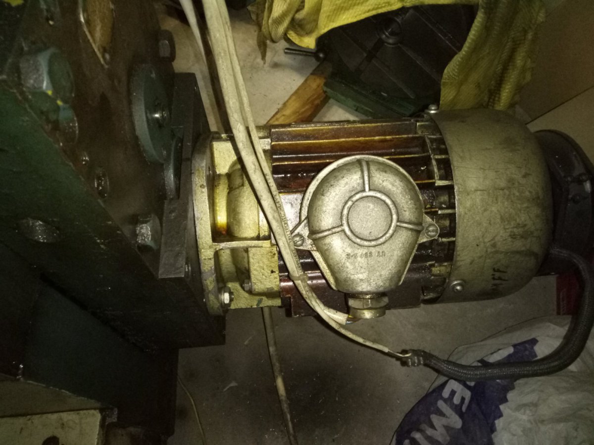 мотор на штатном фланце.jpg