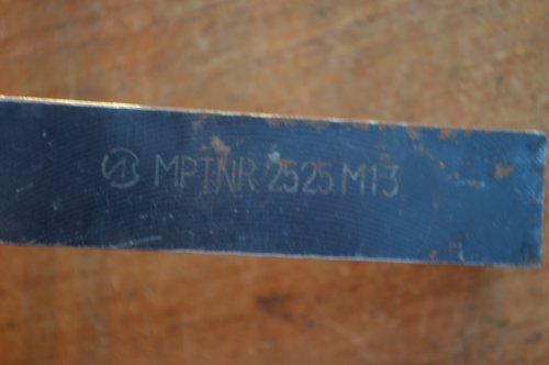 Резец с мех. креплением MPTNR 2525 М13+4 пластины
