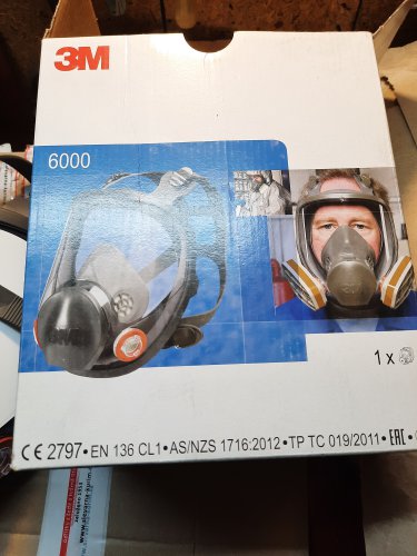 Полнолицевая маска 3М™ серии 6000.