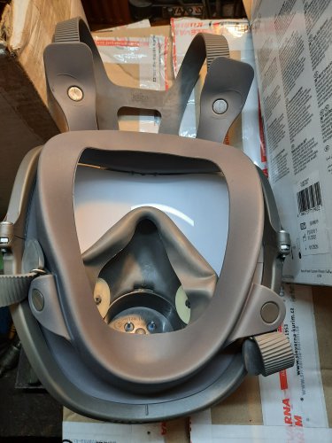 Полнолицевая маска 3М™ серии 6000.