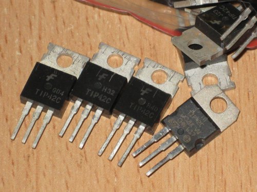 Транзисторы TIP 42C . Лот 121 штук .