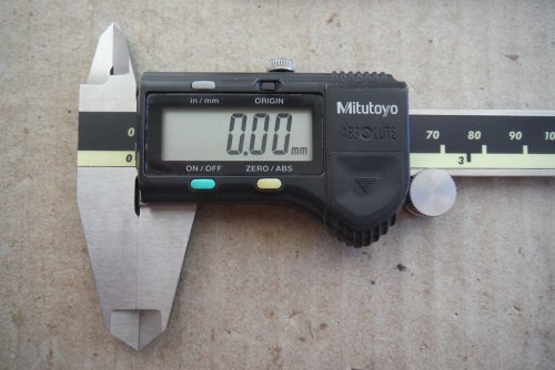 Цифровий штангенциркуль Mitutoyo 500-196-20 (0-150 мм, 0.01 мм)