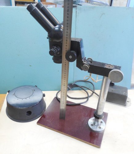 Мікроскоп МБС-1, модернізований для дослідженя об'єктів великих розмірів