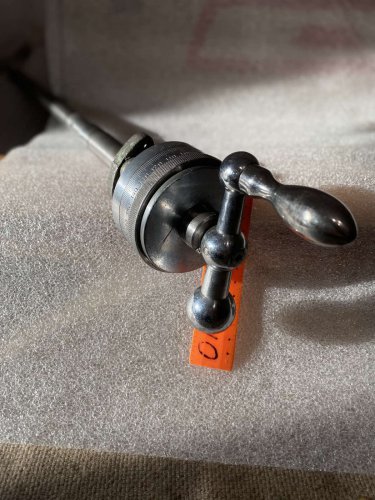 Гвинт поперечного подання токарного верстата. Трапеція Ф18 крок 3 мм