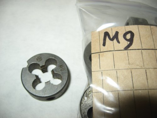 Плашка М9.